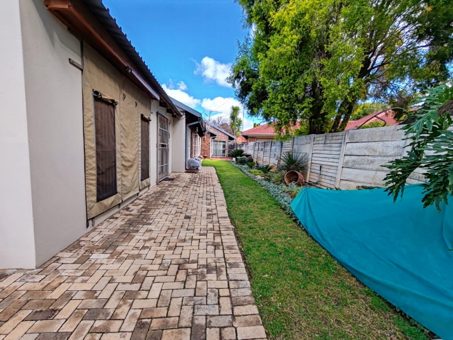 3 Bedroom Property for Sale in Kannoniers Park North West
